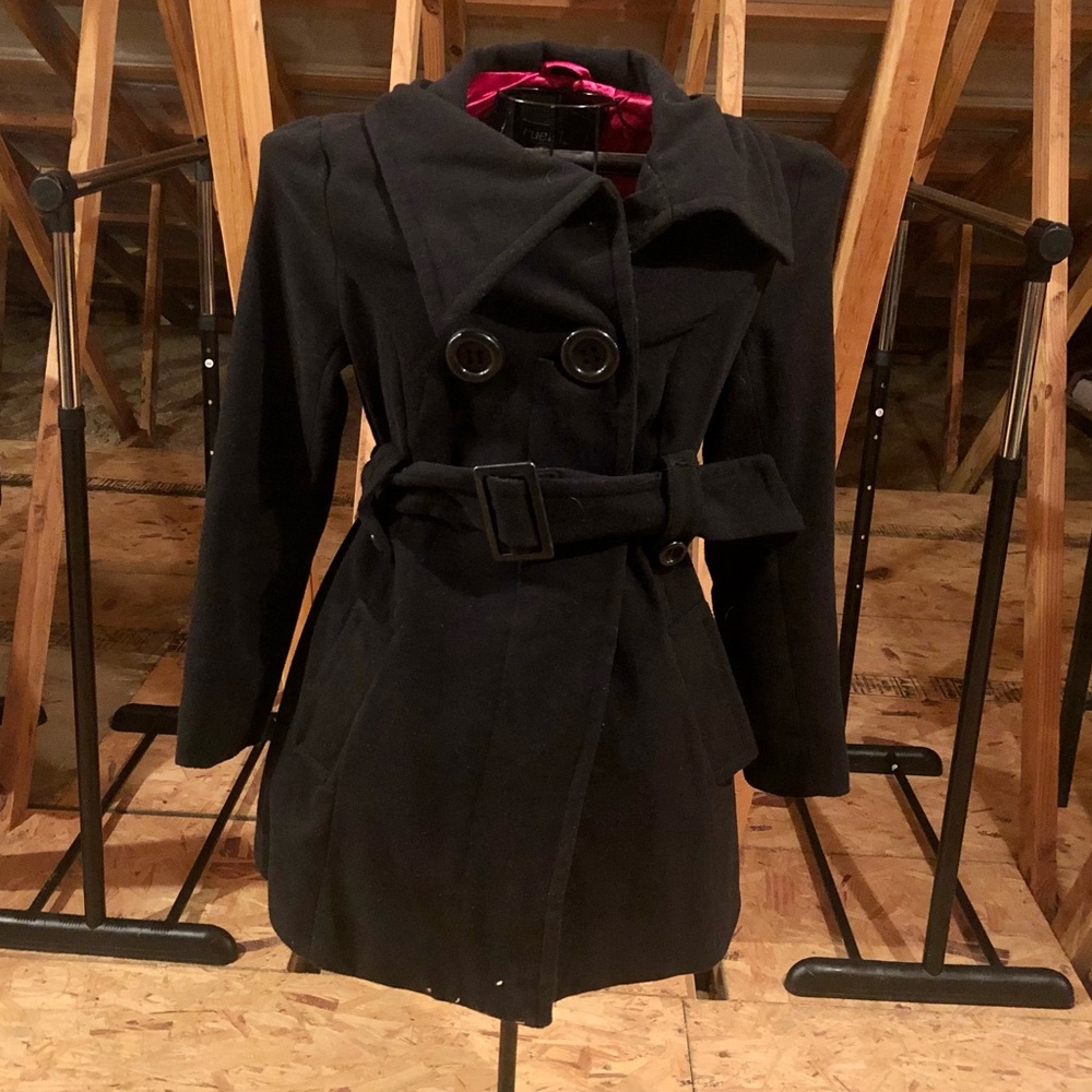 ✔️ black coat